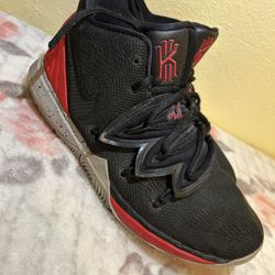 Nike Kyrie 5 University 