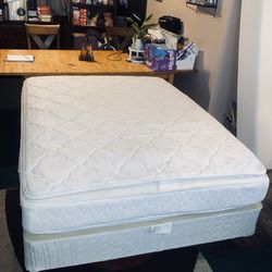 ⭐️⭐️⭐️⭐️-$345 cama queen-1 white queen mattresses/box springs (box springs choice of blue or brown as white one sold) ($345 for each of bed  (mattress