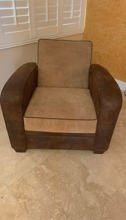 MediumVery confortable brown leather lounge chair with beige cushions