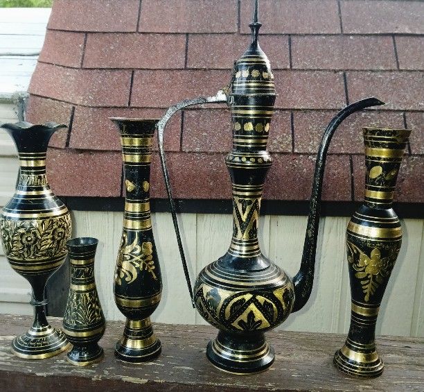 🏺 Vintage Middle Eastern Brass Ewer & Vase Set – Hand-Etched Black & Gold – 5-Piece Decorative Collection