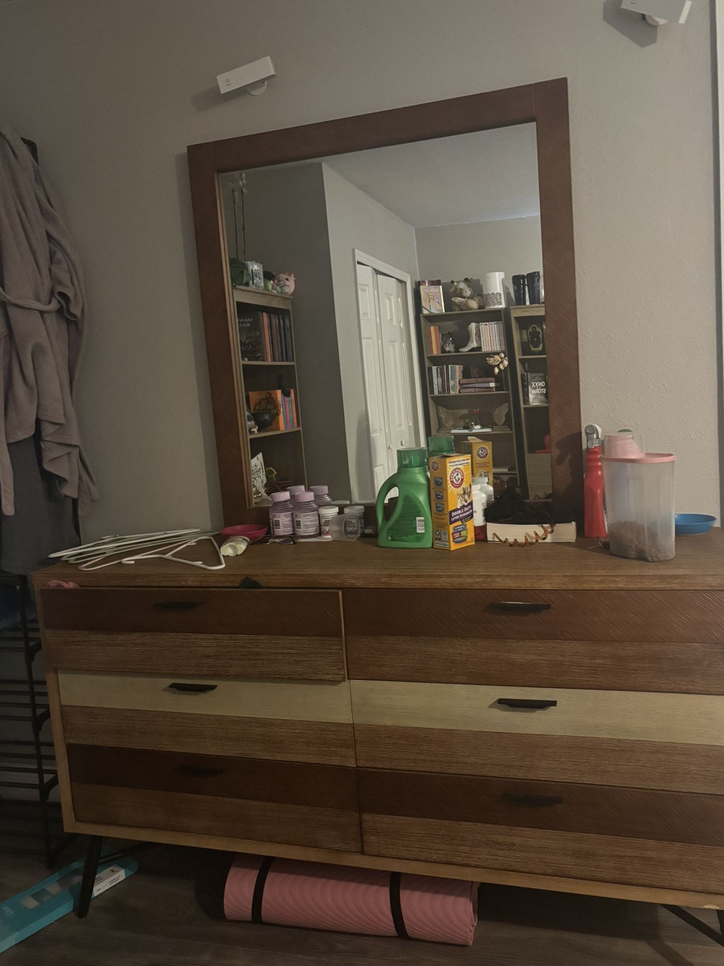 Dresser With Mirror