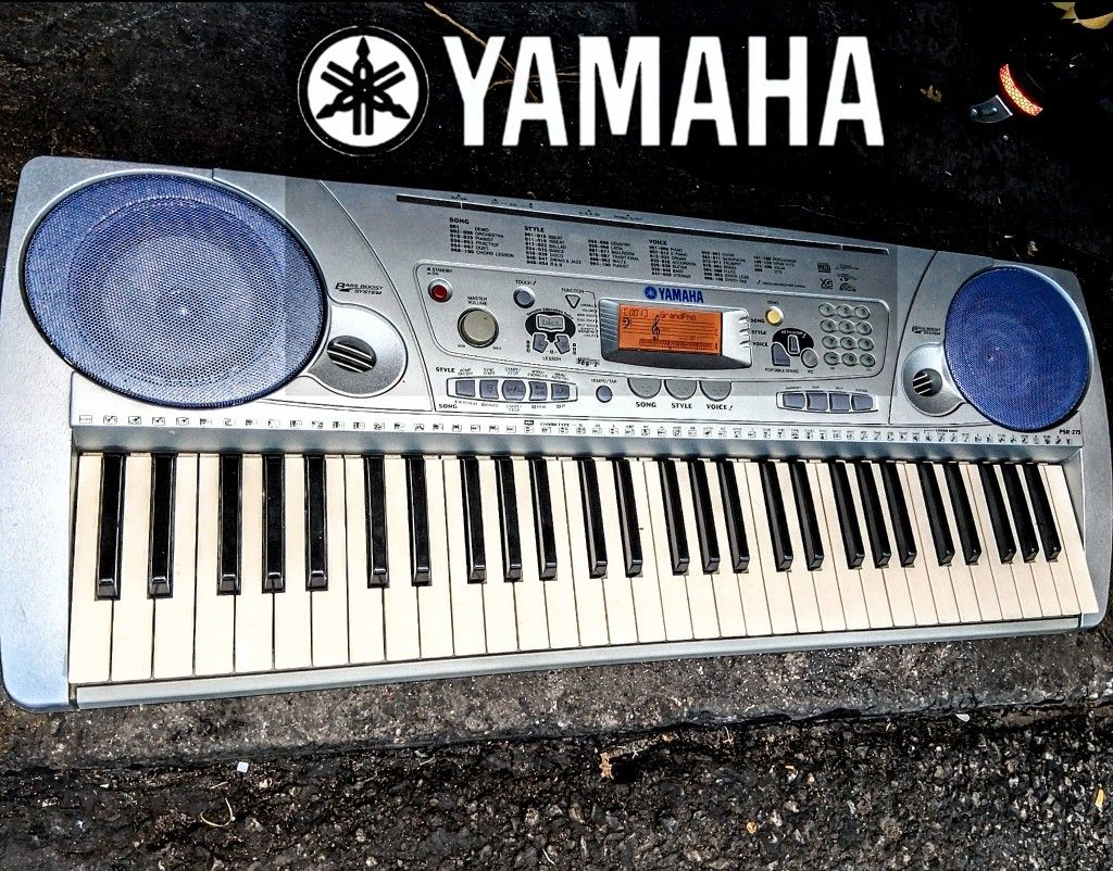 YAMAHA PIANO (PSR-275)