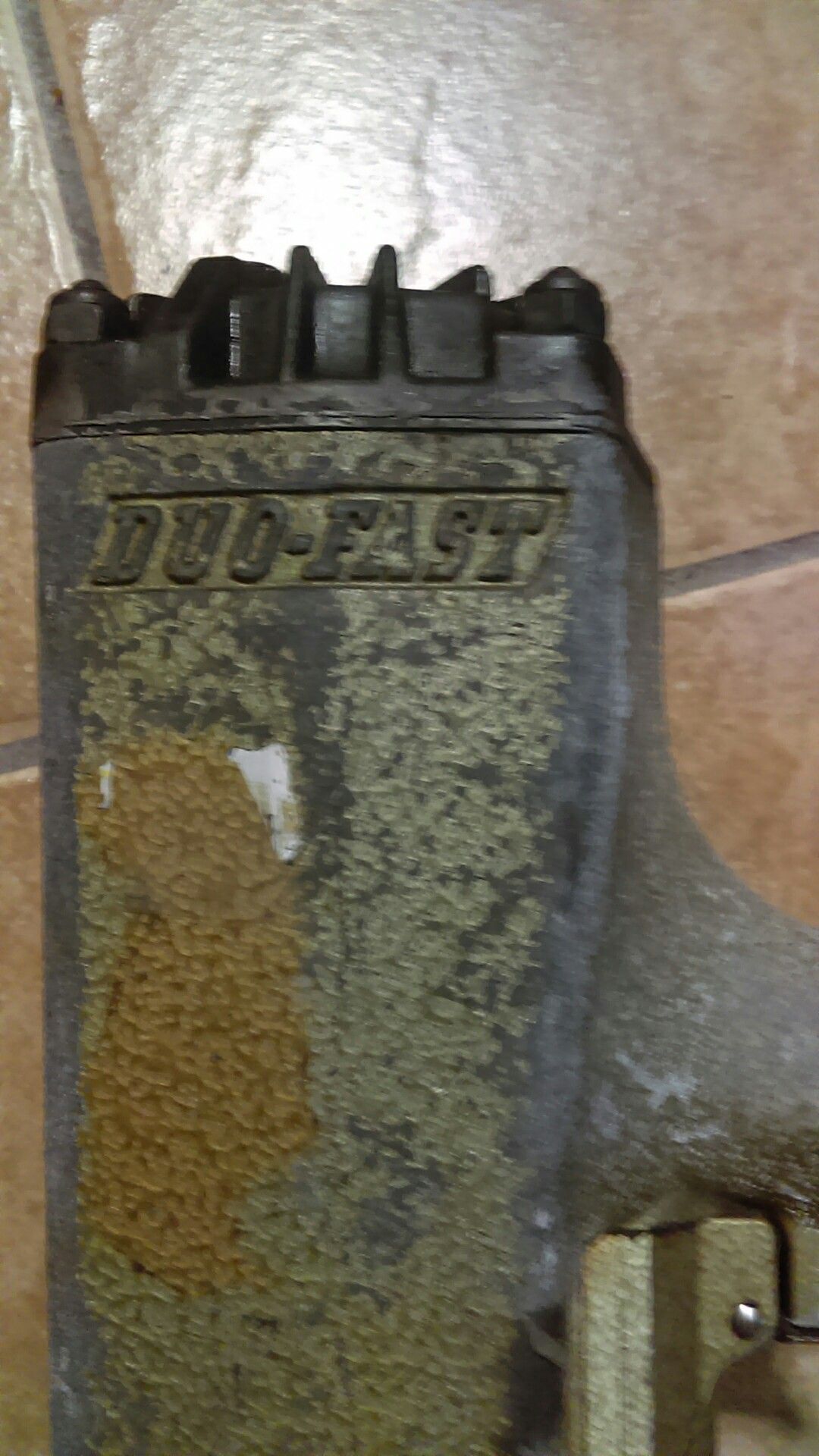 Duo- fast nail.gun shoots 1 3/4" to 2 1/4" NAILS