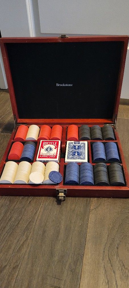 Classic Brookstone Clay Poker Chip Set In Wooden Case. Two Decks Of Playing Cards