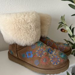 UGG Australia Embroidery Chestnut Floral Short Boots Size 7