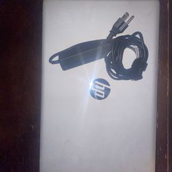 HP - 17.3" Full HD Laptop - AMD Ryzen 5 7520U 2023 - 8GB Mem- 512GB SSD 