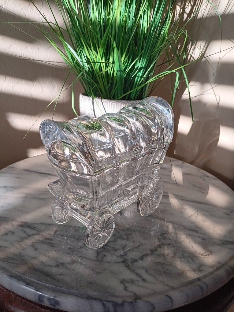 $35 L. E. Smith Conestoga Covered Wagon Clear Glass Candy/Trinket Box. RARE. 5" Tall 6" Across