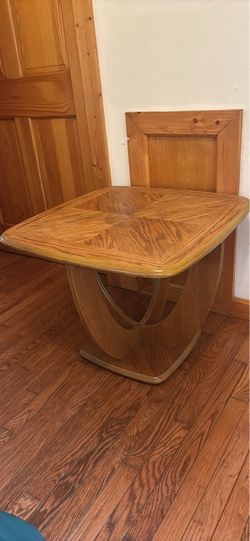 Solid oak end table