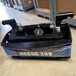 Reese 30884 M5 Fifth Wheel Hitch Center Section 20,000 lbs. Capacity 20K
