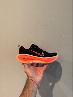 Women Nike Vomero Plus - Size 7.5 - NEW