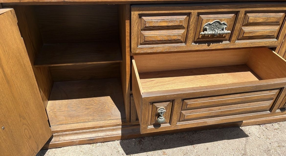 China Hutch And Lower Cabinet