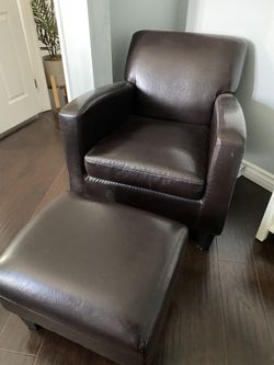 Brown Leather love sear with foot rest