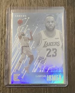 2019-20 LEBRON JAMES PANINI CHRONICLES ESSENTIALS #223 LOS ANGELES LAKERS CARD