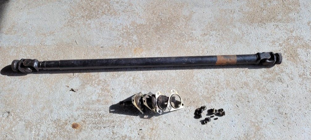 John Deere 2305/2210 Front Shaft + bearings and flanges