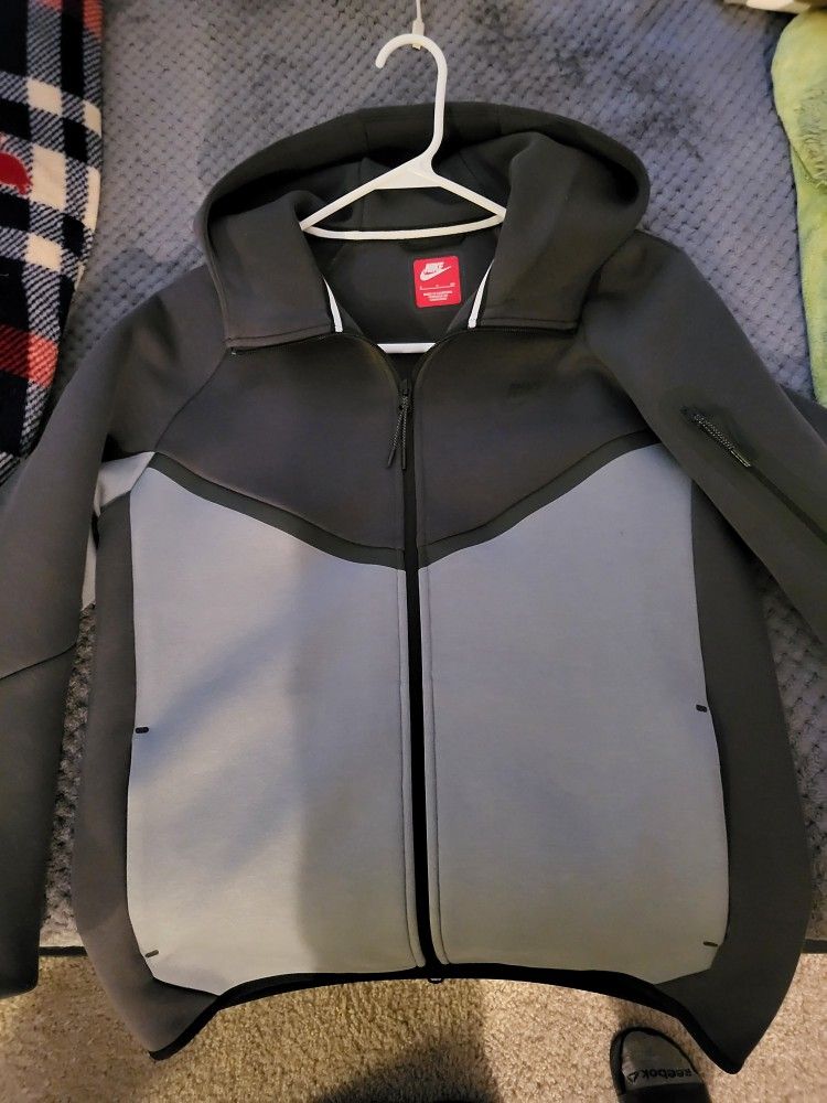 2 Piece Nike Tech New Size S