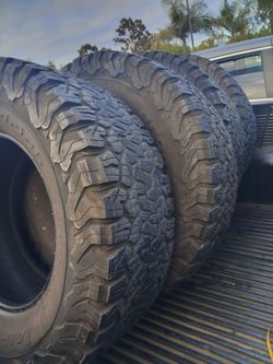 305/65R17 BFG KO2 ALL TERRAIN TIRES (4)