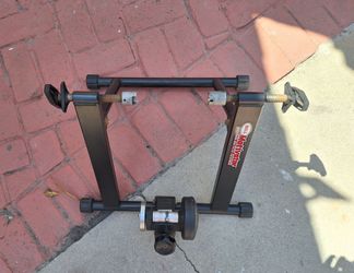 ​Base Entrenamiento Bicicleta Bell Motivator Indoor Trainer $35