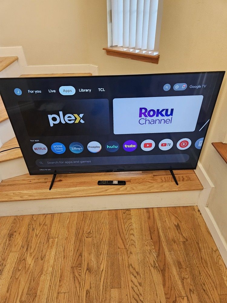 New Cond  TCL   55 INCHES TV With REMOT CONTROL,  WORKS EXCELLENT   ,,with  NICE STAND , 