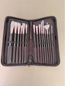 Brush set with pouch