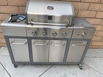 Kenmore 4 burner gas grill
