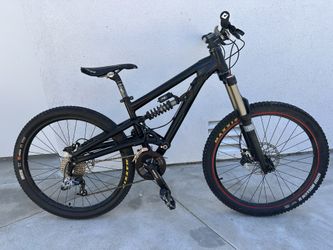 Santa Cruz 26 Bullit Full Suspension Bike - Loaded - Medium