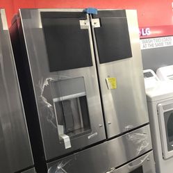 New Scratch And Dent GE Cafe 27.8 Cu Ft Stainless Steel 4 Door Fridge. 1 Year Warranty 