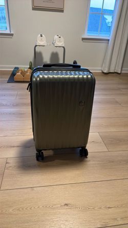 Hard Shell Carry-On Swiss Army Luggage