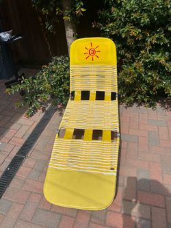 Vintage folding banana chair- excellent condition
