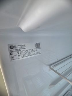 Like new GE refrigerator