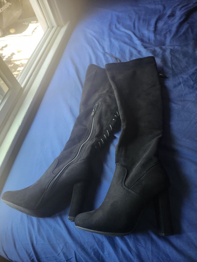 ⚫️ Black Boots 👢 