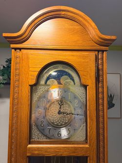 Mint condition 2004 Ridgeway Oak Grandfather Clock – Fully Working with Keys