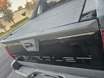 2003 Avalanche Tailgate with key