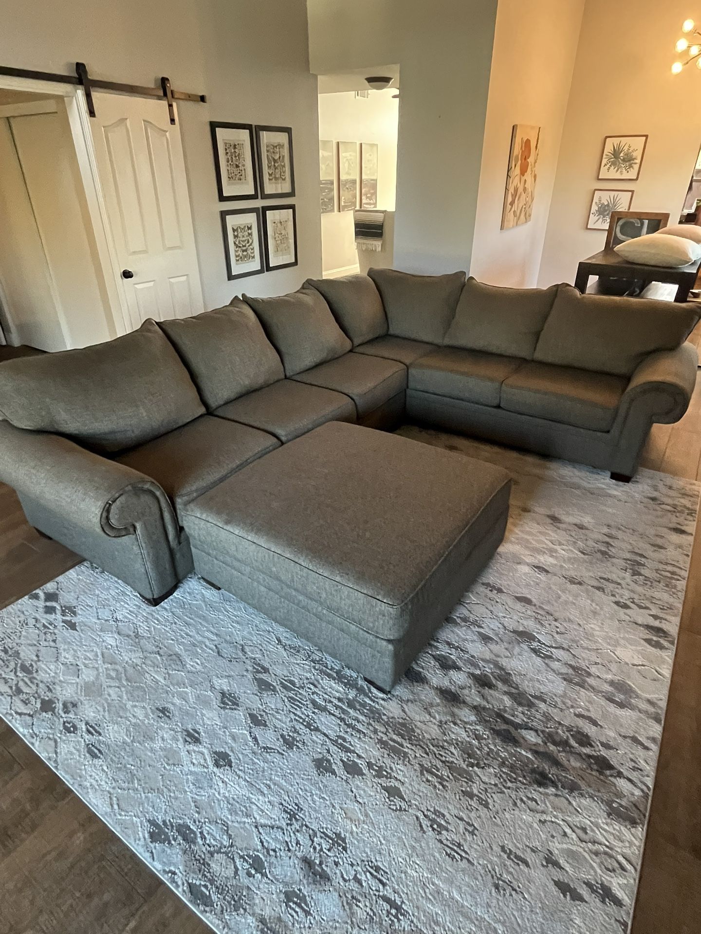 Sectional Couch With Ottoman