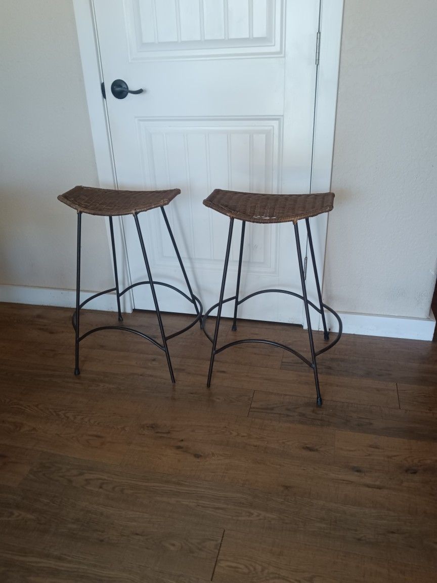2 Bar Stools , Iron , Wicker