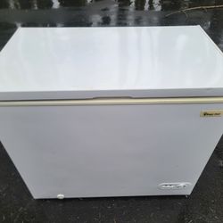 Magic Chef HMCF7W chest freezer, 7.0 cu ft capacity