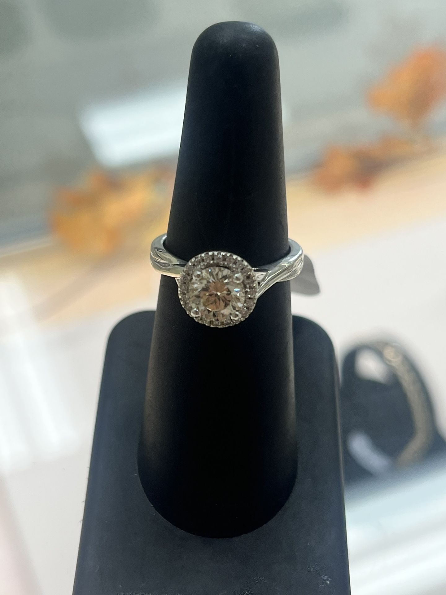 Lady’s Engagement Ring