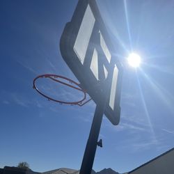 Outdoor basketball hoop
