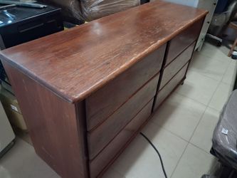 Brown wood 6 drawers chest dresser