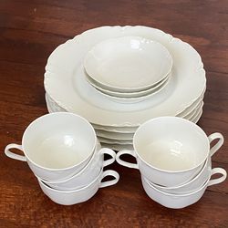 Vintage H&C France Porcelain – White Scalloped Edge