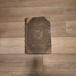 Rare Vintage Bibles.😇