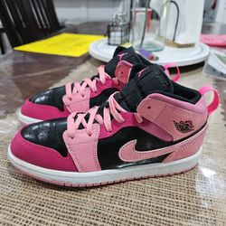 Girls Nike Air Jordans Retro 1 Size 3y for Sale in Warren Park, IN - OfferUp