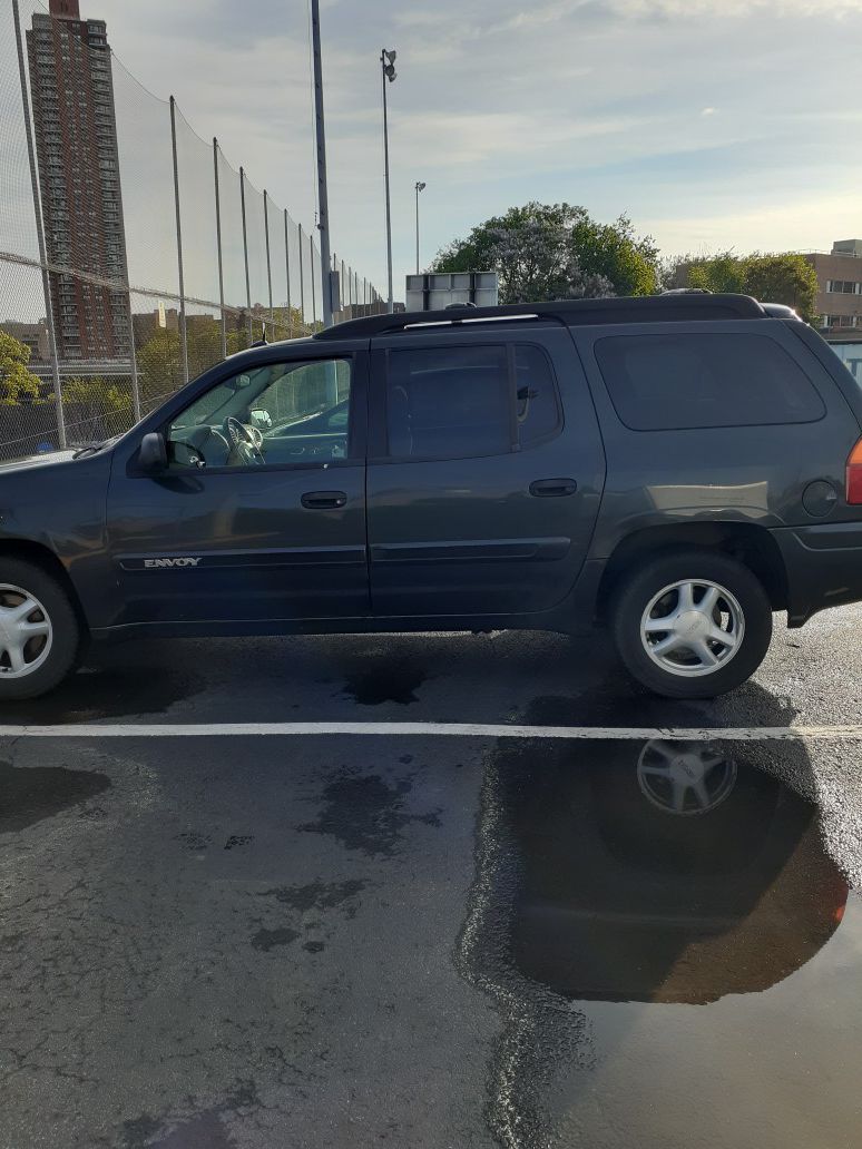 2005 GMC Envoy ,needs fuel sending unit, damage to left headlight and bumper, 207000 miles, older truck needs work but runs from ct to ny everyday