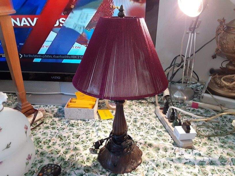  NEAT LOOKING VINTAGE BRASS LAMP WITH A  NEW SHADE 