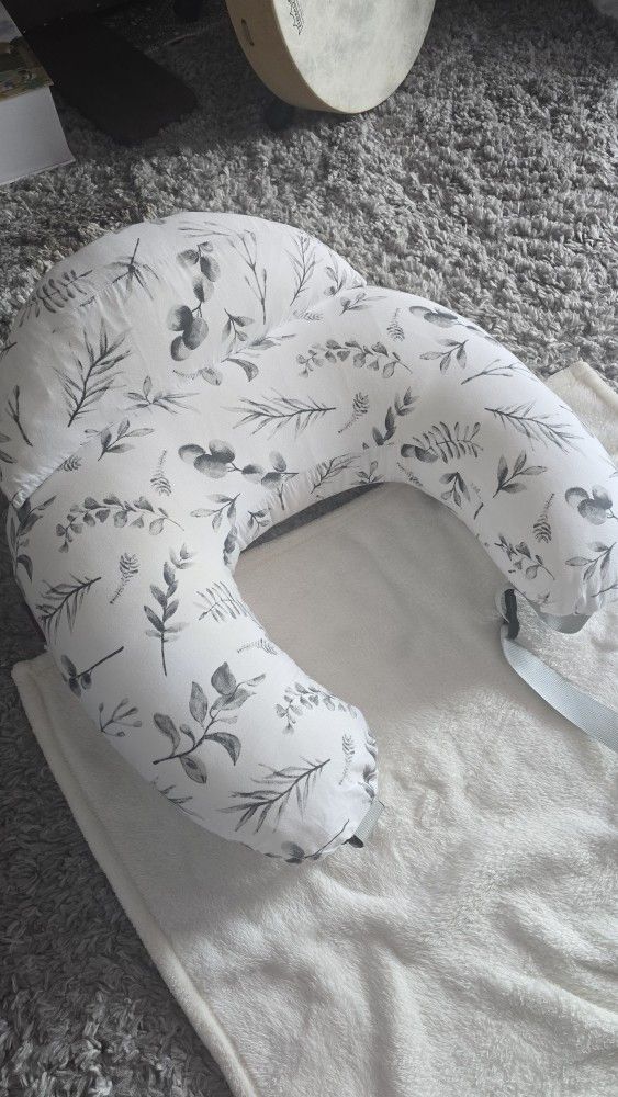 pillow for nursing baby