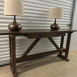 Table with Lamp
