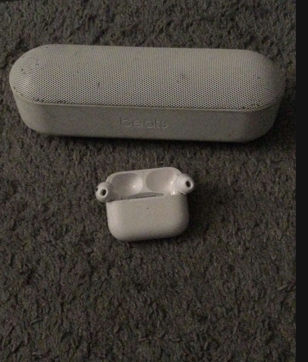 AirPod 2 Pro + Beats Pill Speaker