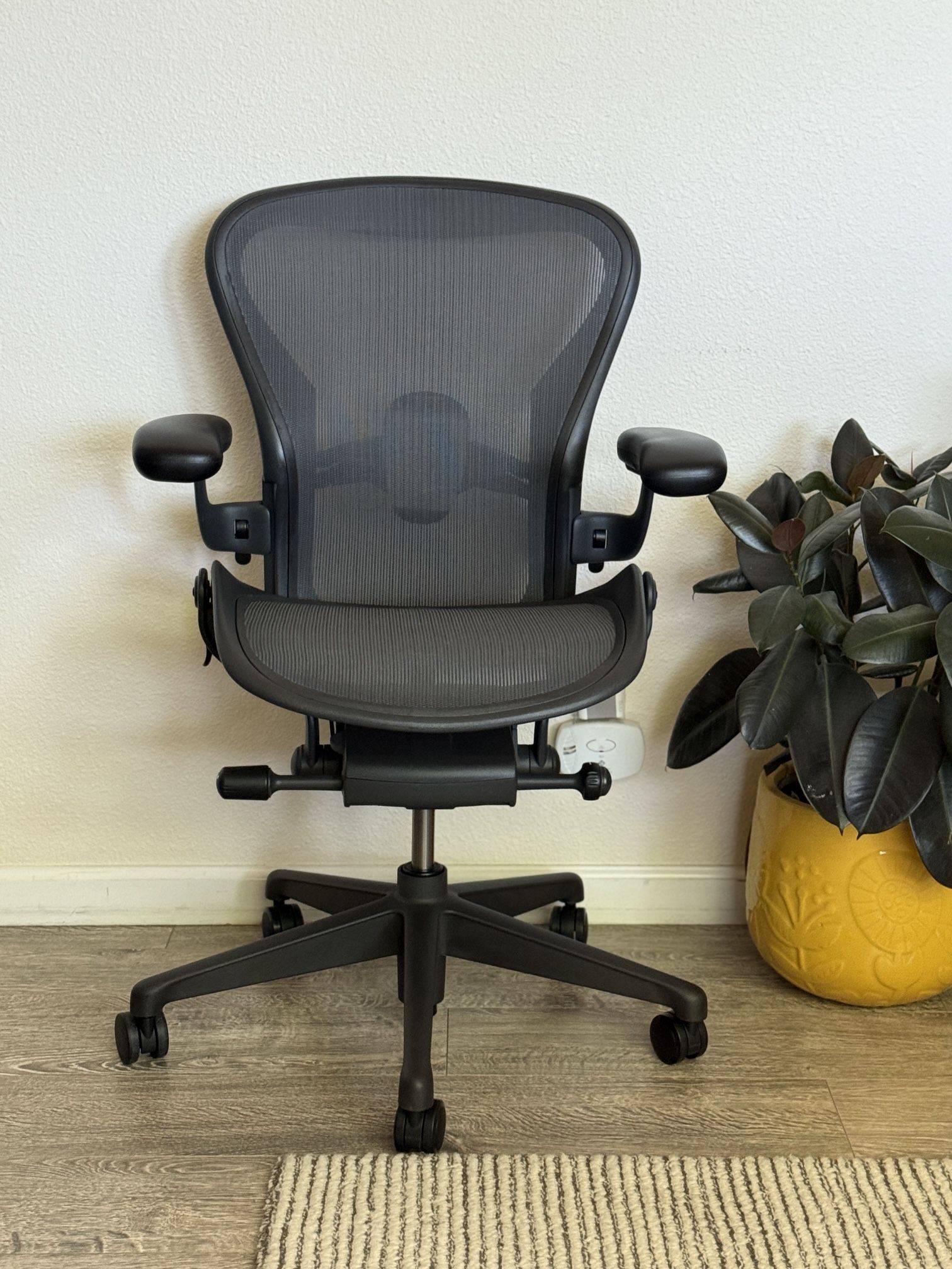 Herman Miller Remastered Aeron B (Great Condition)