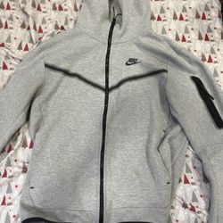 Grey Nike Tech Fleece