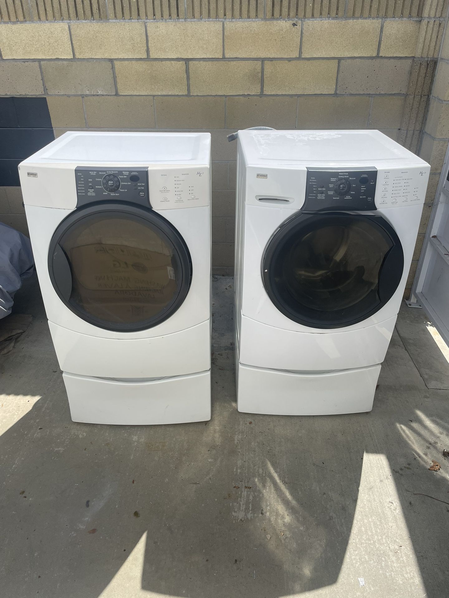 Kenmore Elite Washer/dryer With Stands Ht3