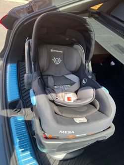 Uppa Baby Car seat and Bassinet for infants great 👍🏻 condition